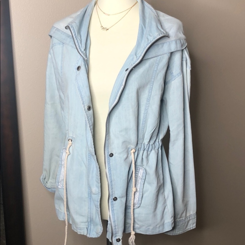 Hooded Cinched Chambre Shirt